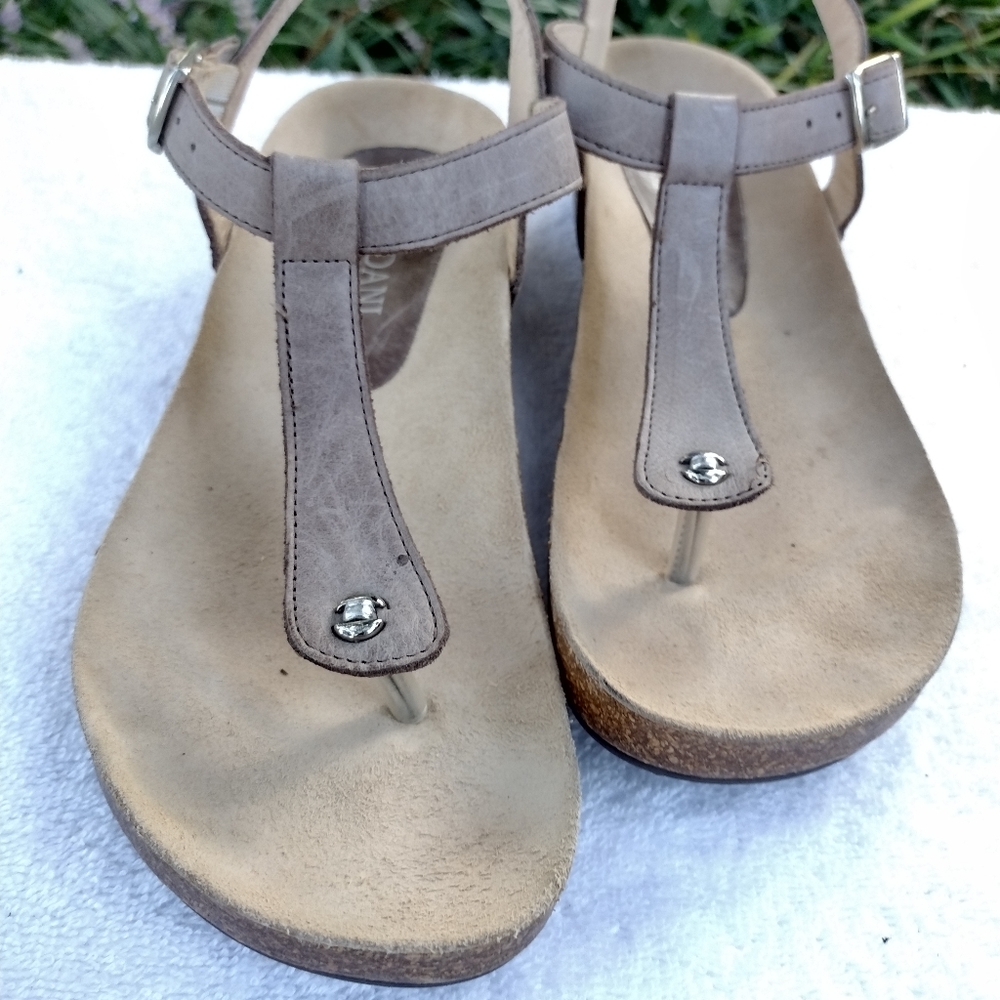 Cordani *Italy* SZ 8 euro 38 thong sandals